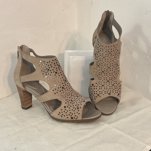 Rockport Shoes - Rockport Totalmotion Trutech Suede Laser Cut Ankle Booties, 9.5, Beige, NWOB